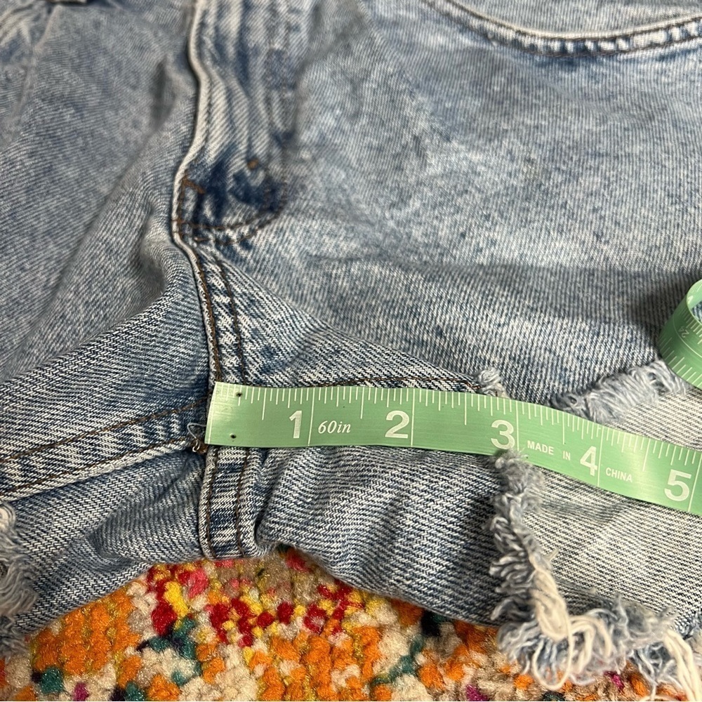 Vintage‎ Silver Tab Levi’s Cutoff Jean Shorts - Picture 7 of 16